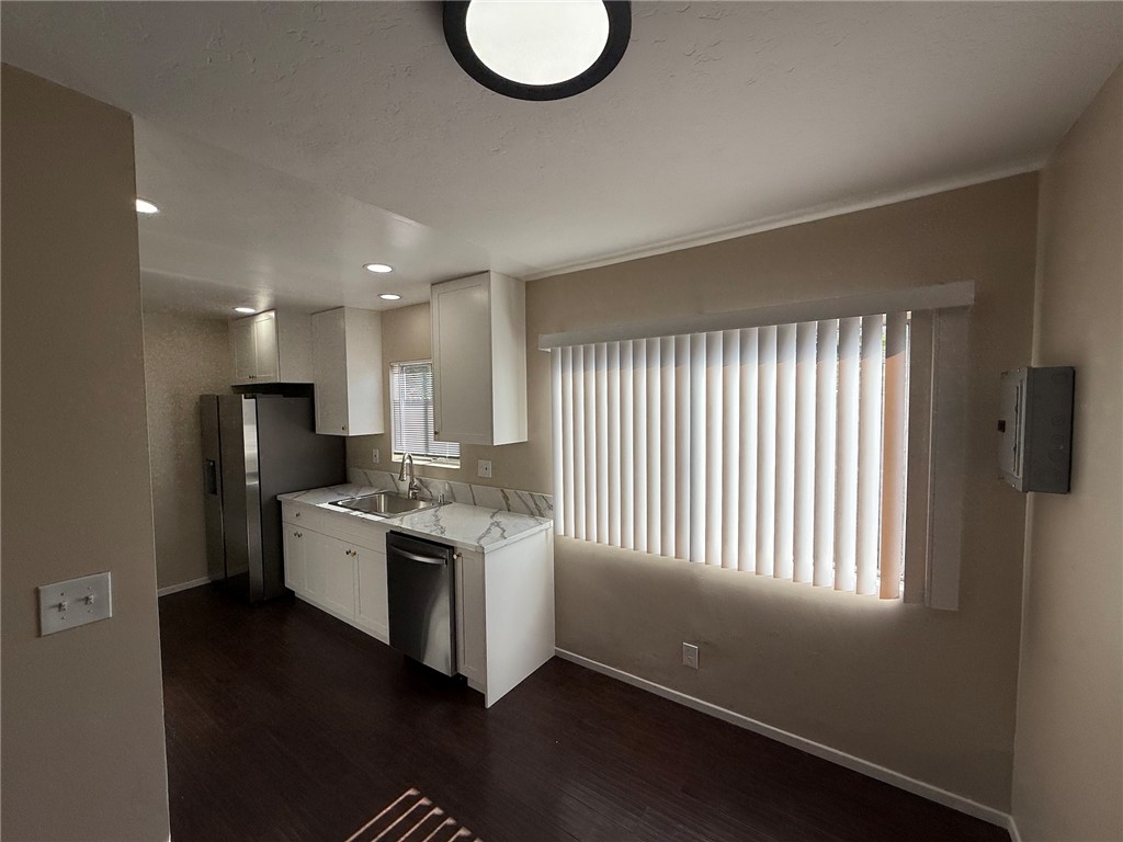 256 Euclid Place B Property Photo 8