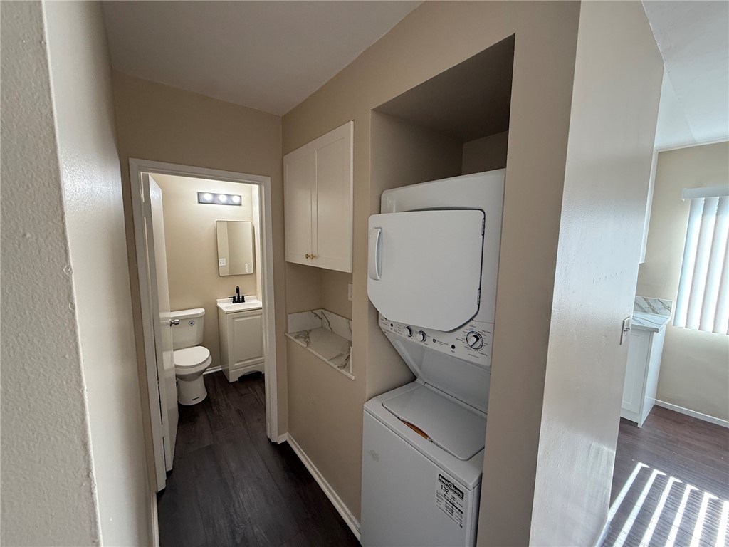 256 Euclid Place B Property Photo 10