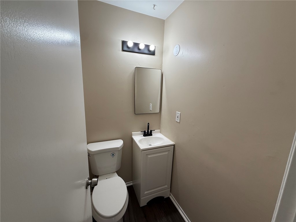 256 Euclid Place B Property Photo 11