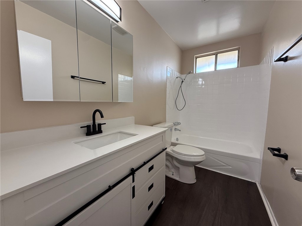 256 Euclid Place B Property Photo 13