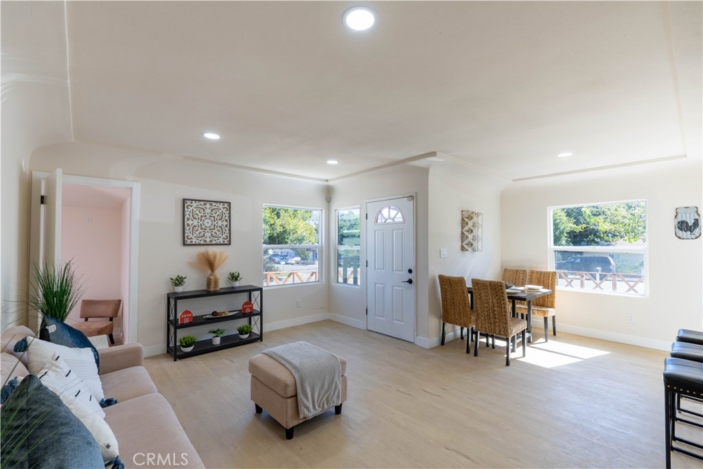 911 W George Street Property Photo 10