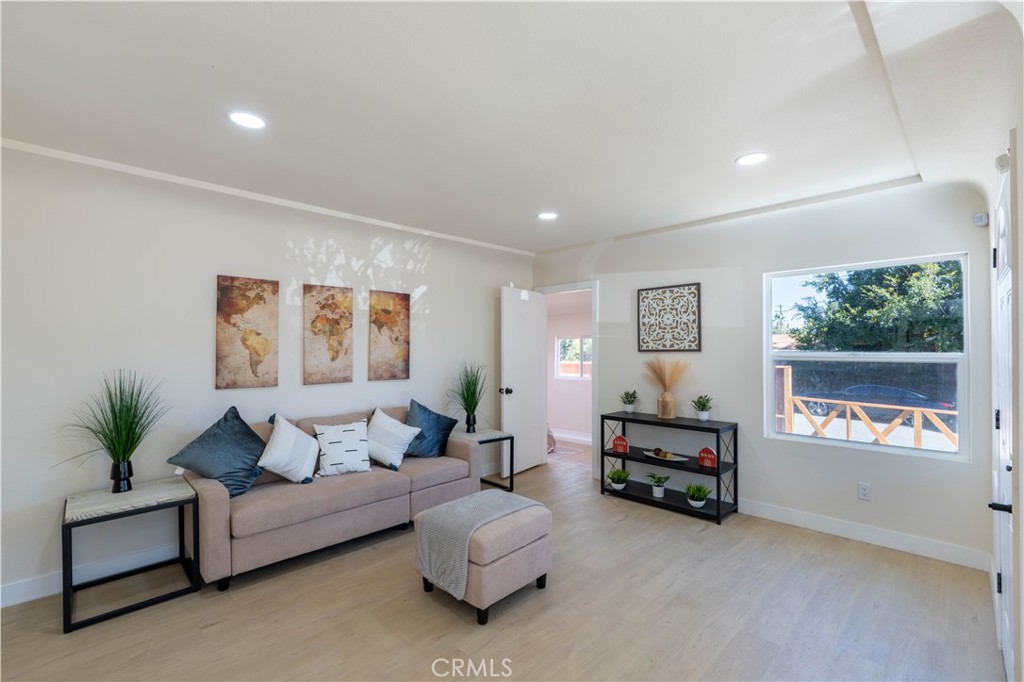 911 W George Street Property Photo 11