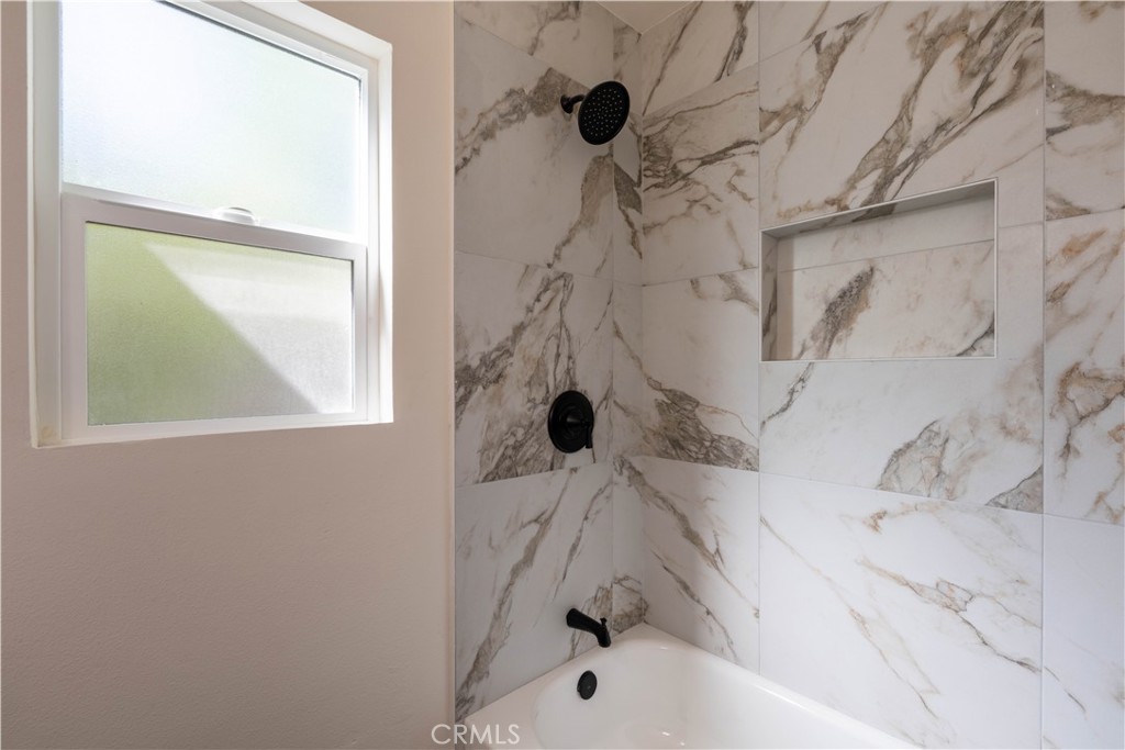 911 W George Street Property Photo 24