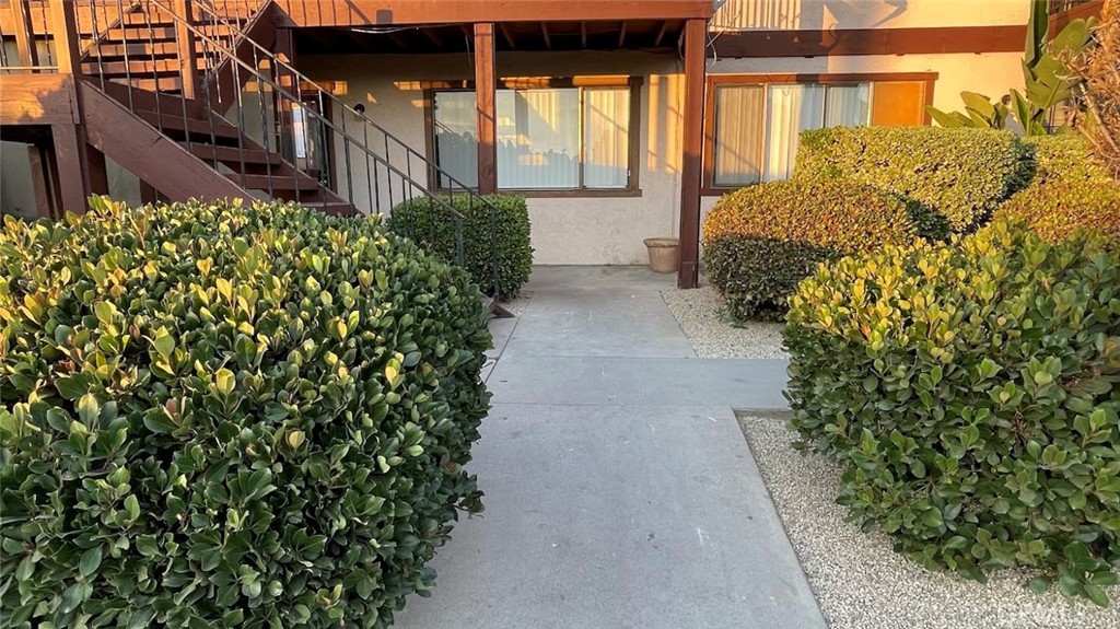 1076 N Escondido Boulevard Property Photo 1