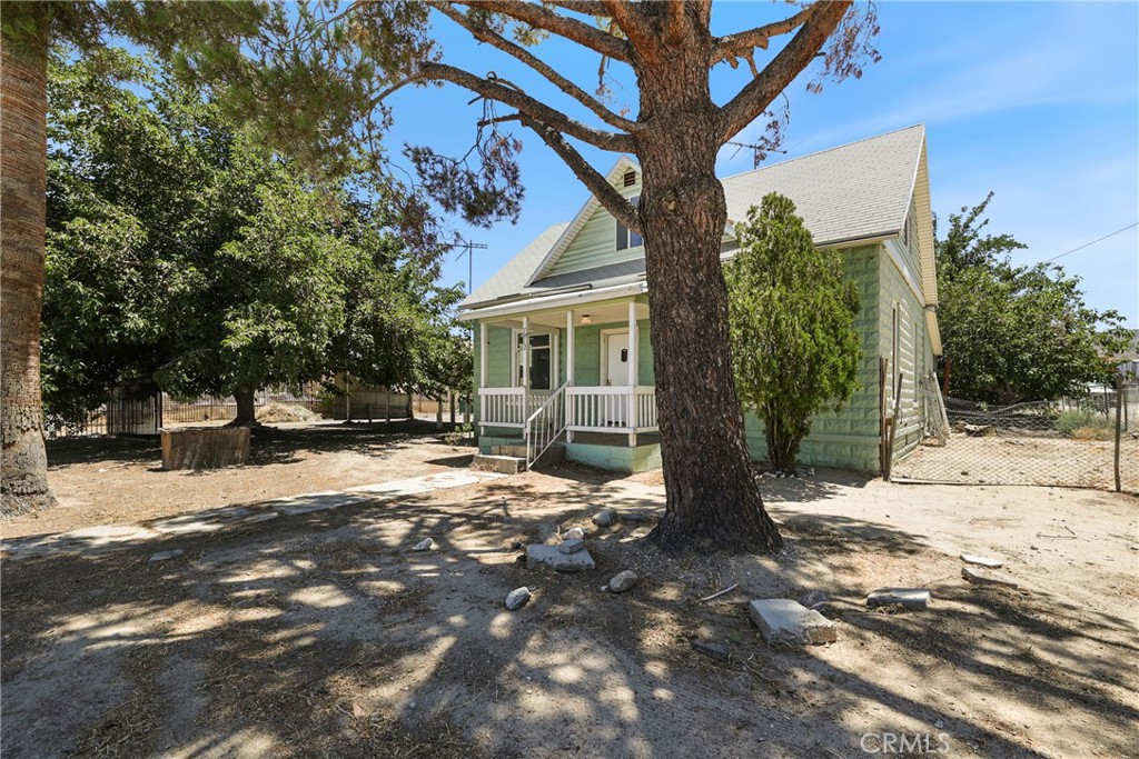 7812 Pearblossom Property Photo 3