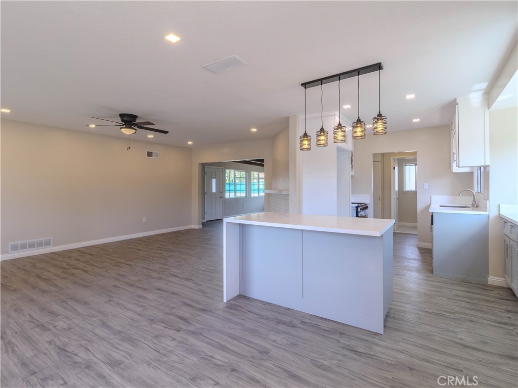 1240 S Bromley Avenue Property Photo 6