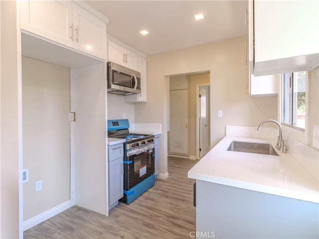 1240 S Bromley Avenue Property Photo 8