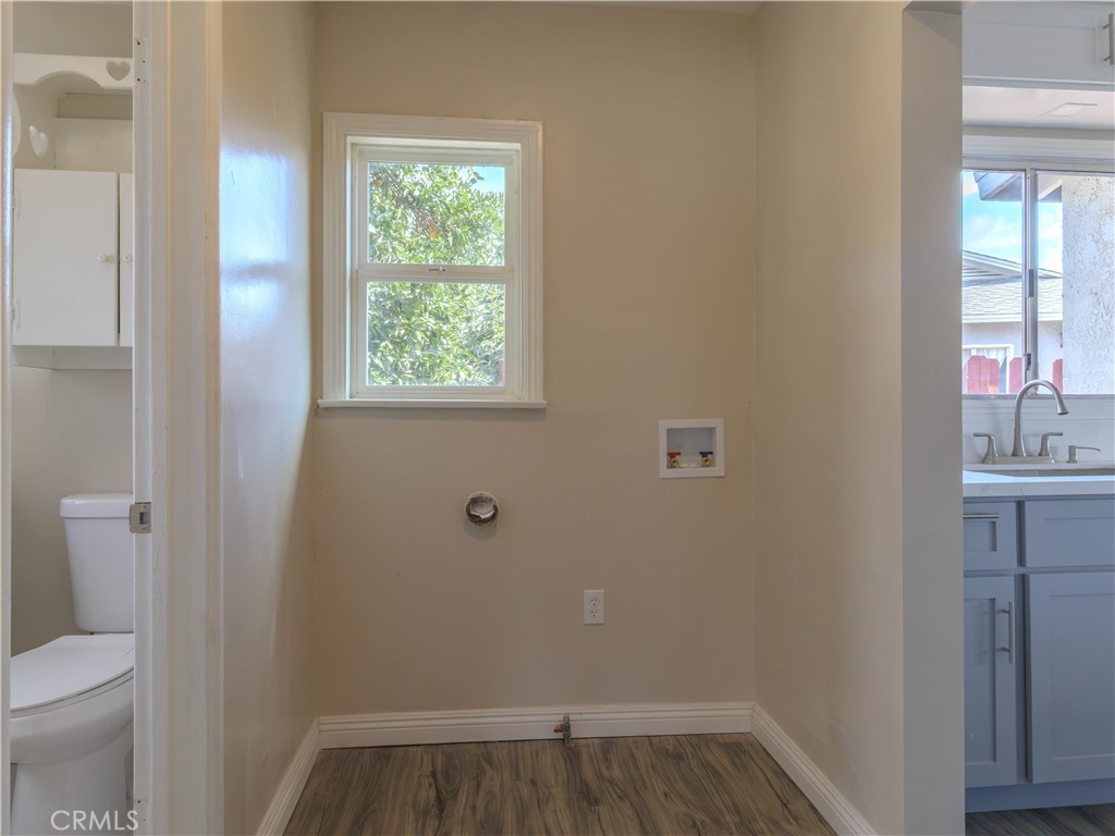1240 S Bromley Avenue Property Photo 9