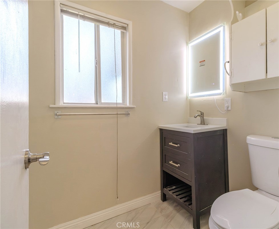 1240 S Bromley Avenue Property Photo 10