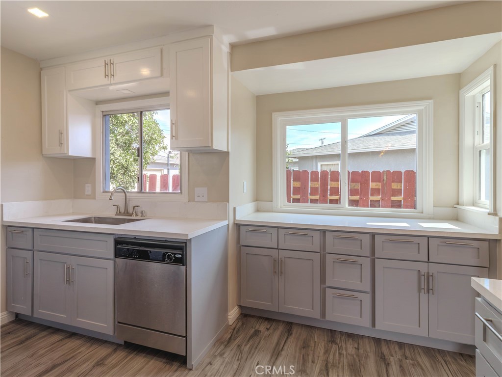 1240 S Bromley Avenue Property Photo 13