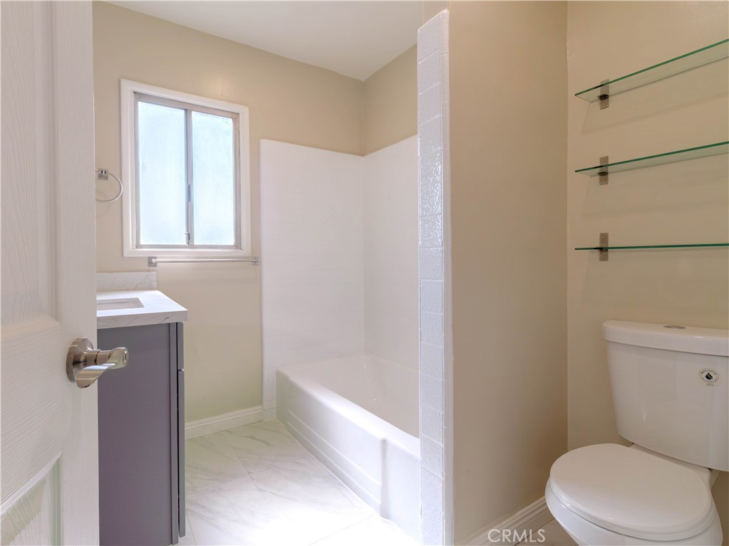 1240 S Bromley Avenue Property Photo 17