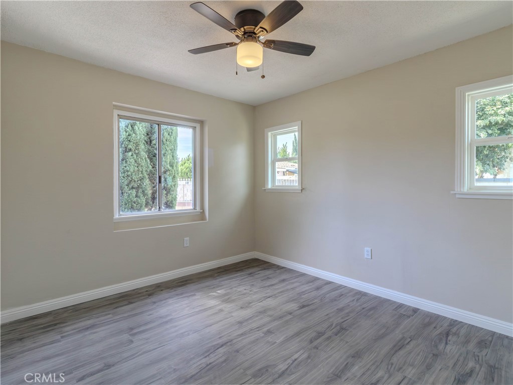 1240 S Bromley Avenue Property Photo 19