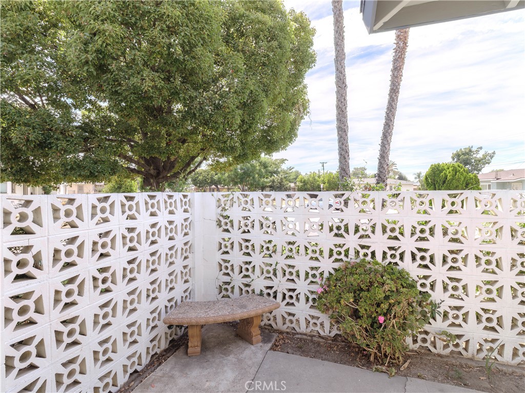1240 S Bromley Avenue Property Photo 23
