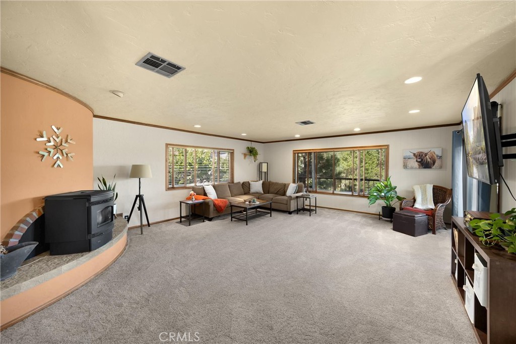 5495 Summit Drive Property Photo 4