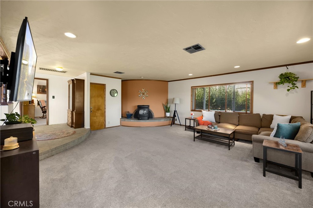 5495 Summit Drive Property Photo 7