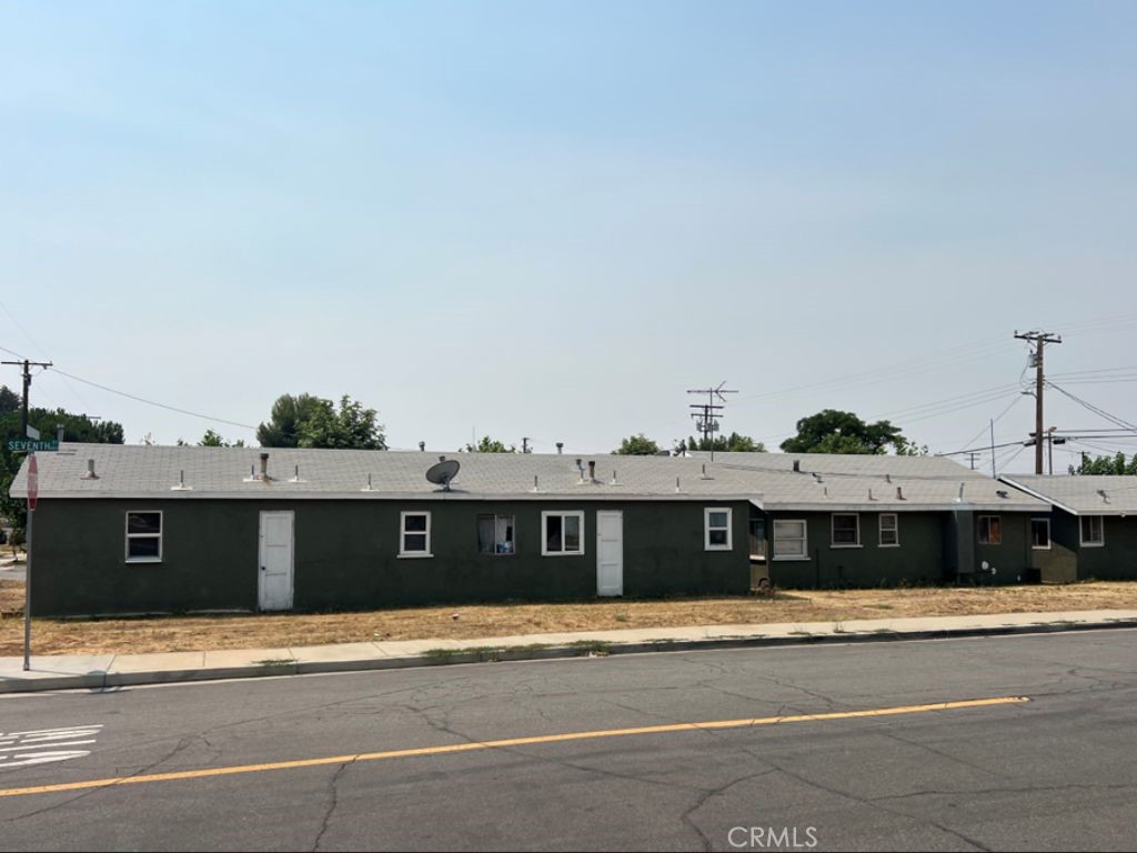 677 Magnolia Avenue Property Photo 3