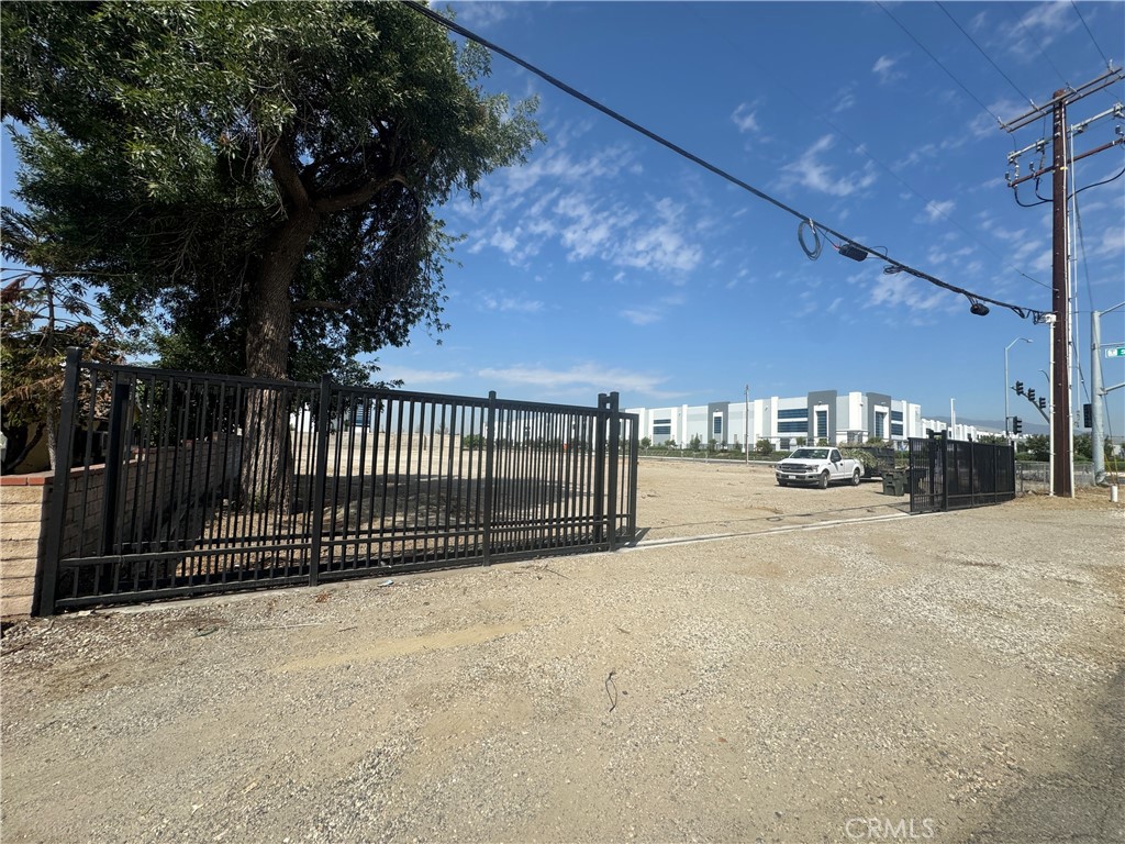 10512 Juiper Avenue Property Photo 2