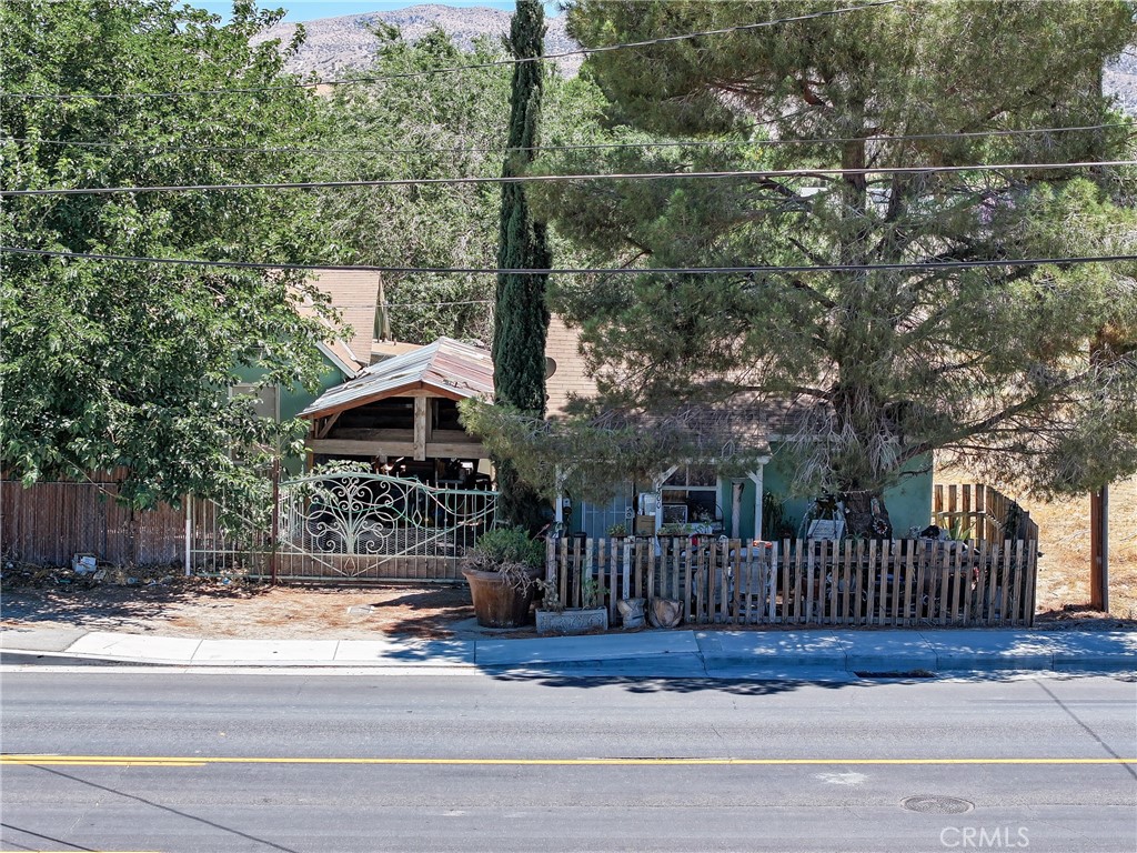 7800 Pearblossom Highway Property Photo 1