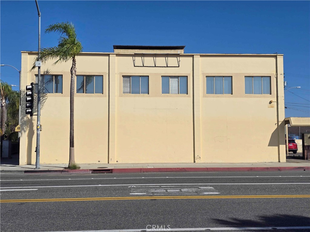 400 S La Brea Property Photo 2