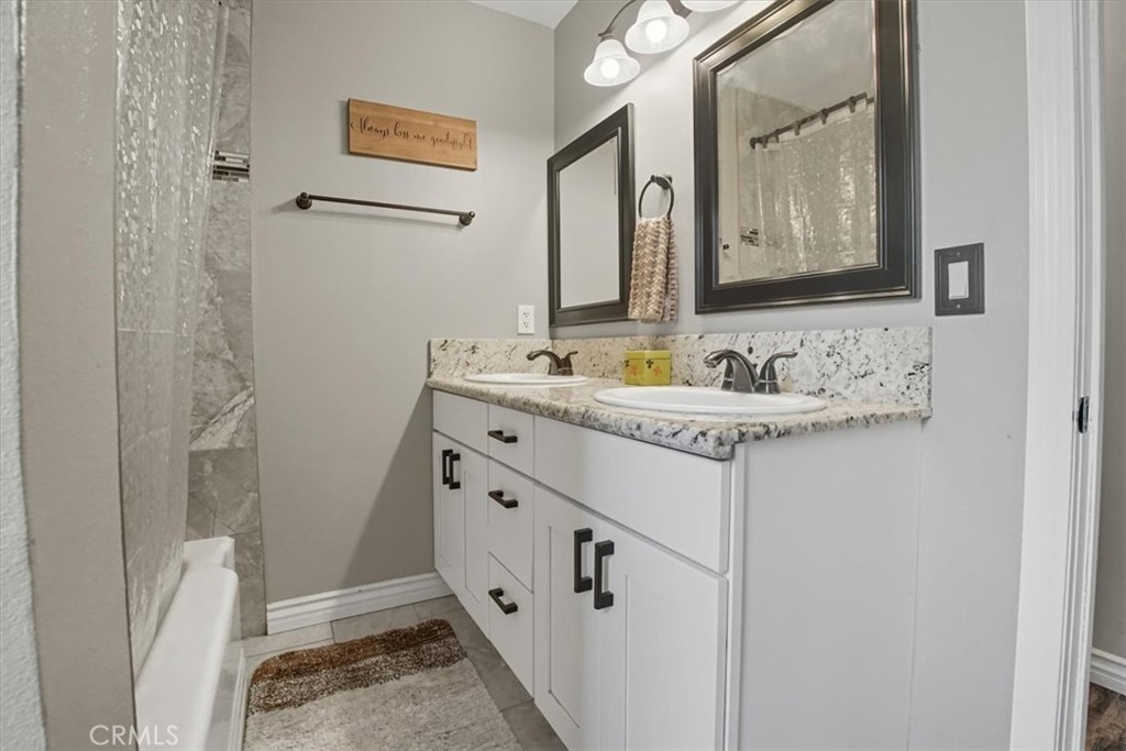 1234 N Laurel Property Photo 17
