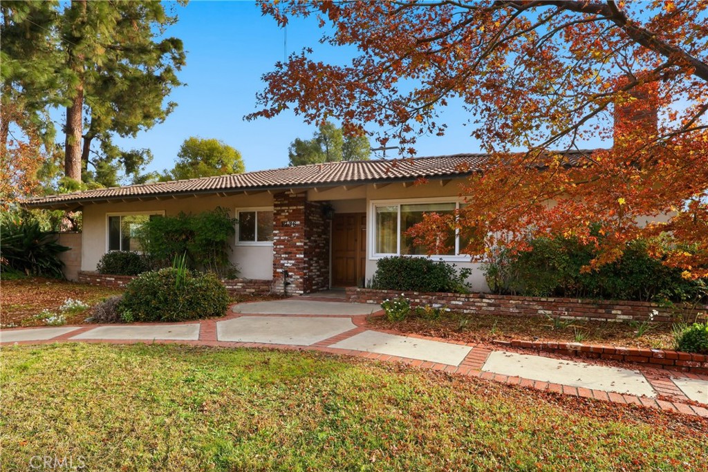 1736 Sumner Property Photo 1