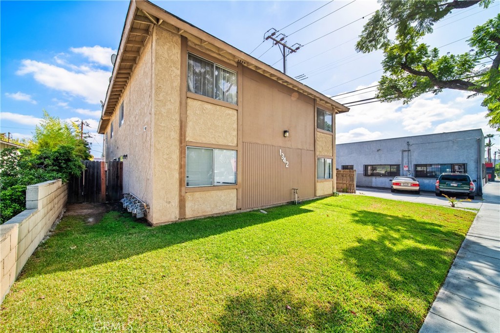 1342 Edgewood Property Photo 8
