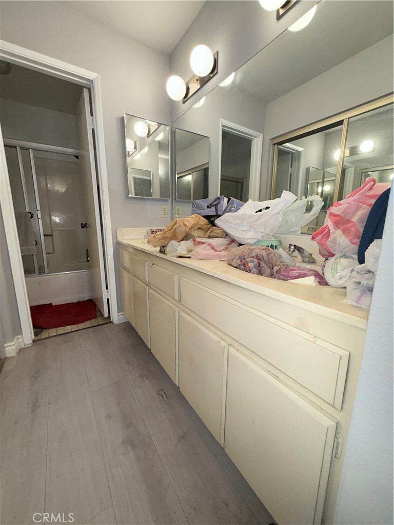 13721 Los Angeles Property Photo 10