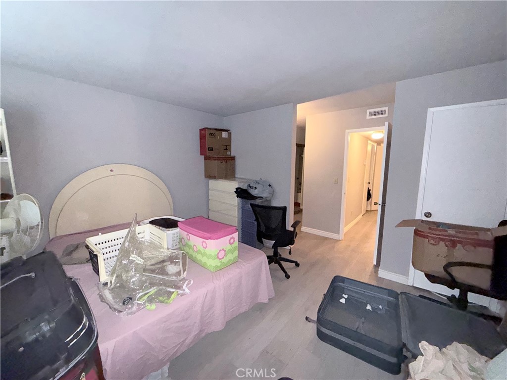 13721 Los Angeles Property Photo 11