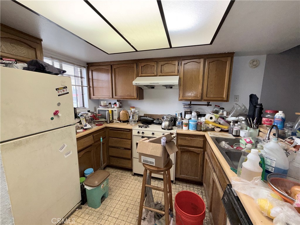 13721 Los Angeles Property Photo 12
