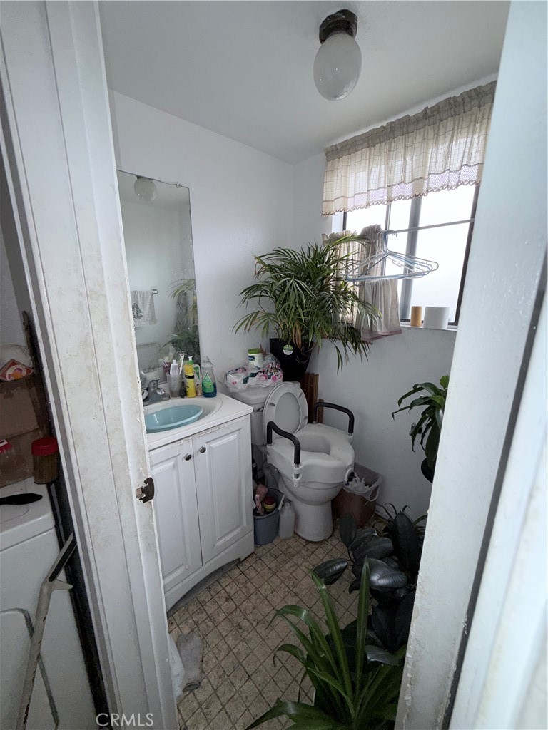 13721 Los Angeles Property Photo 13