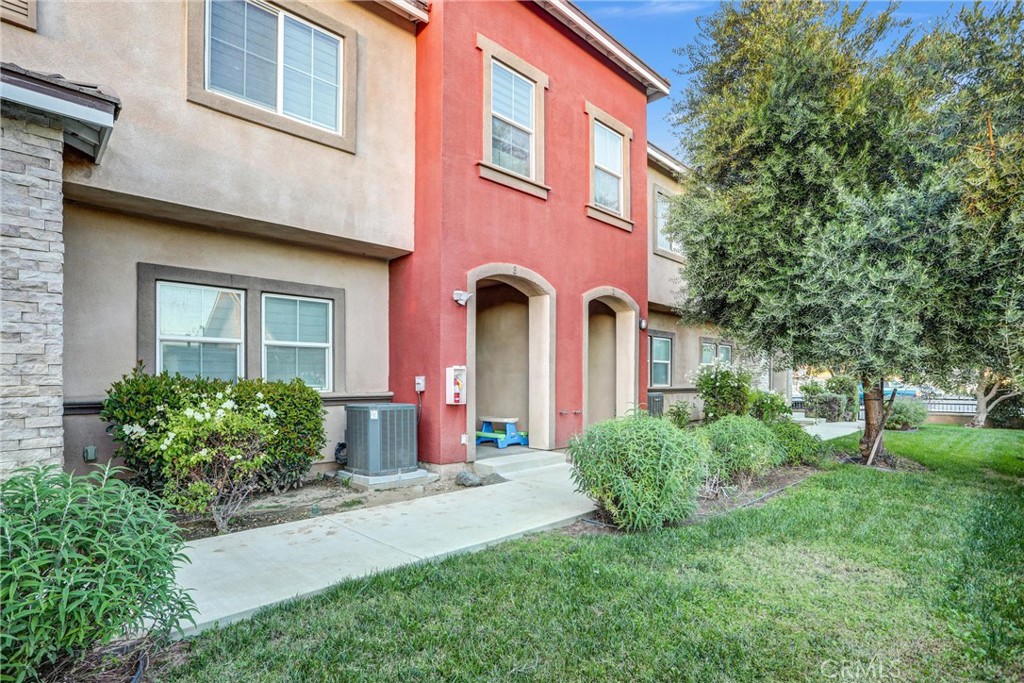 228 N Orange Property Photo 5