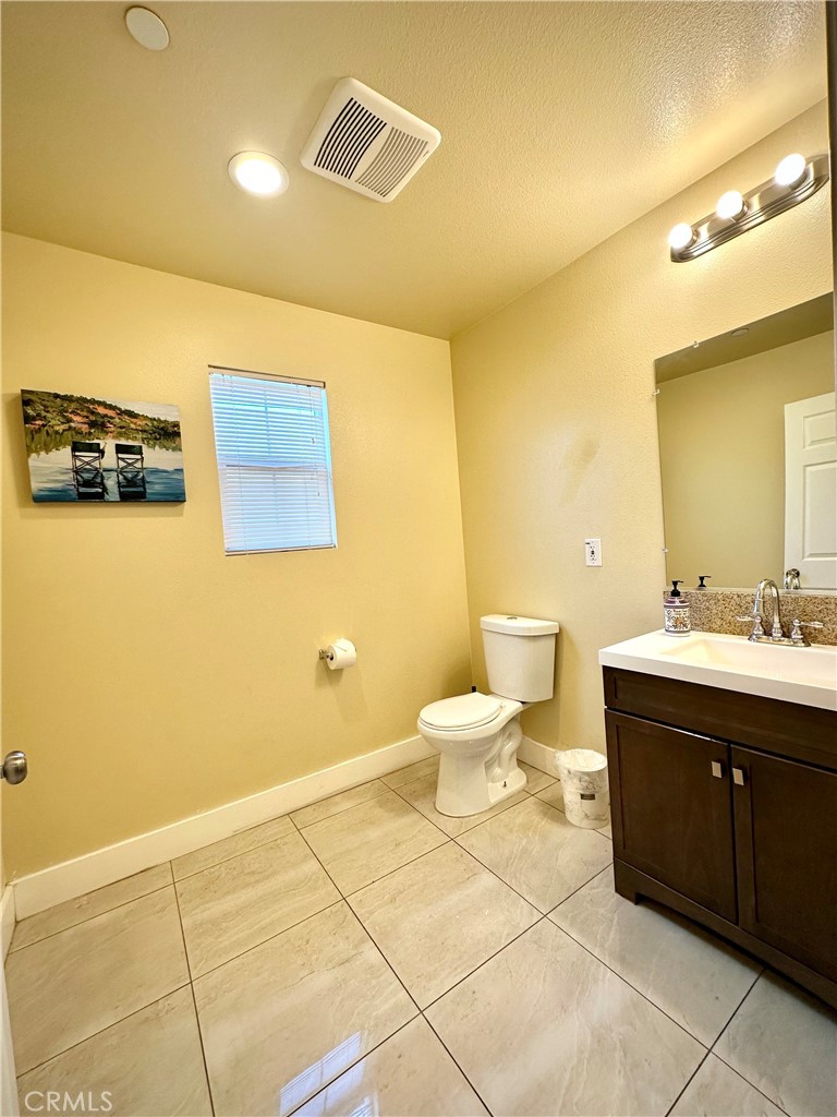 228 N Orange Property Photo 12