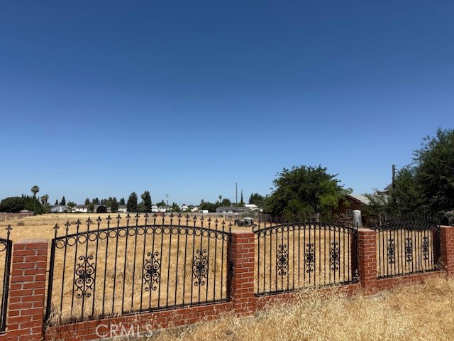 3207 N Valentine Property Photo 2