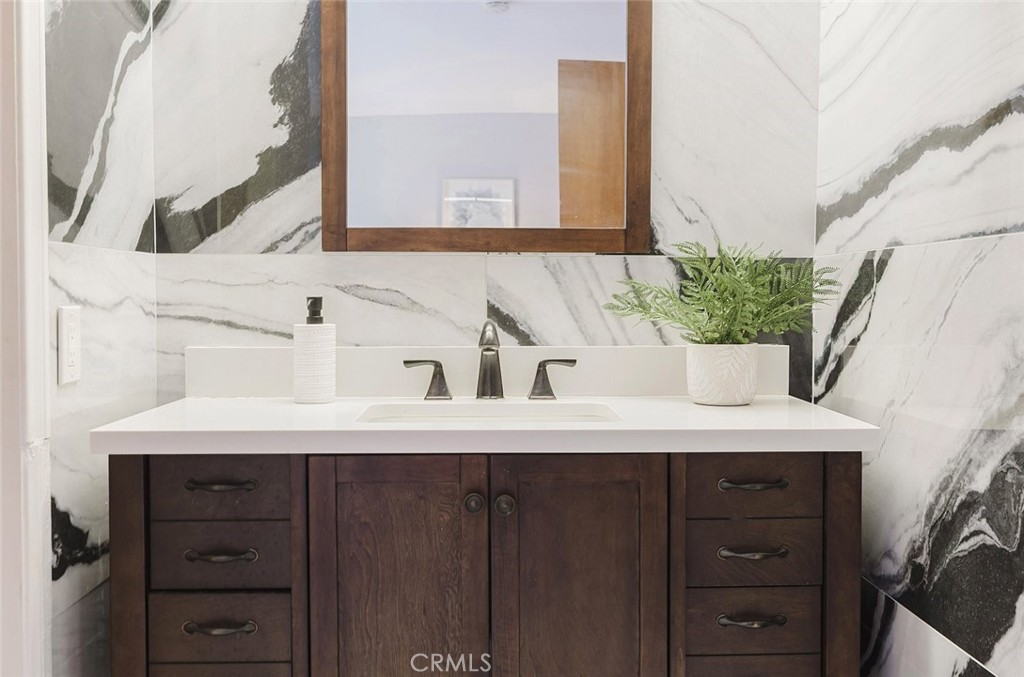 11827 Loma Drive 15 Property Photo 29