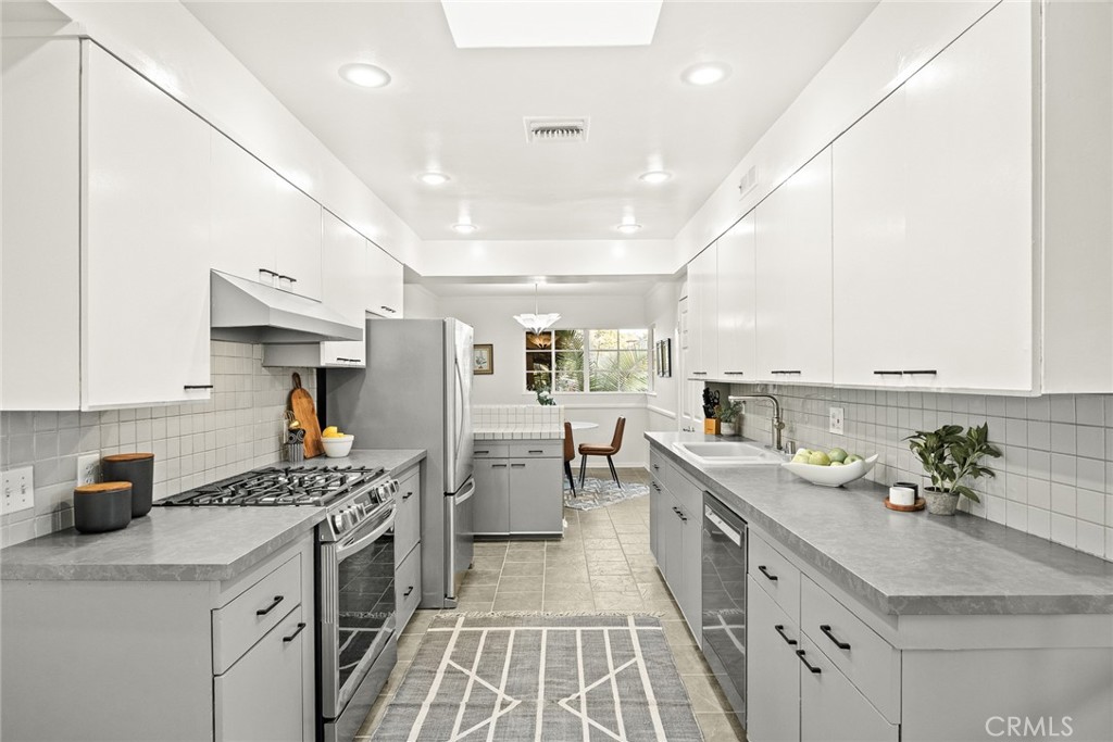 459 N Barranca Ave Property Photo 14