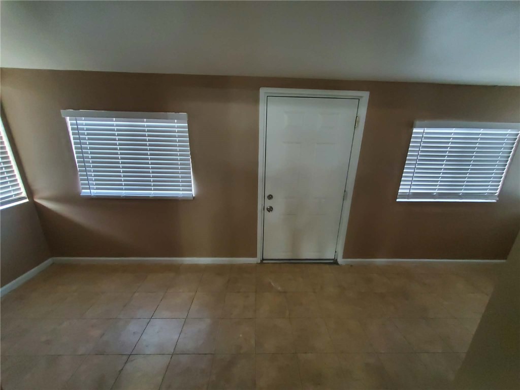 16705 C Street Property Photo 4