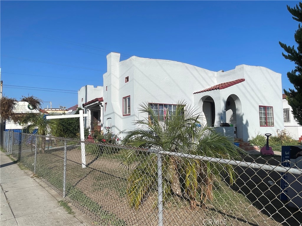 2703 Walnut Street Property Photo 1