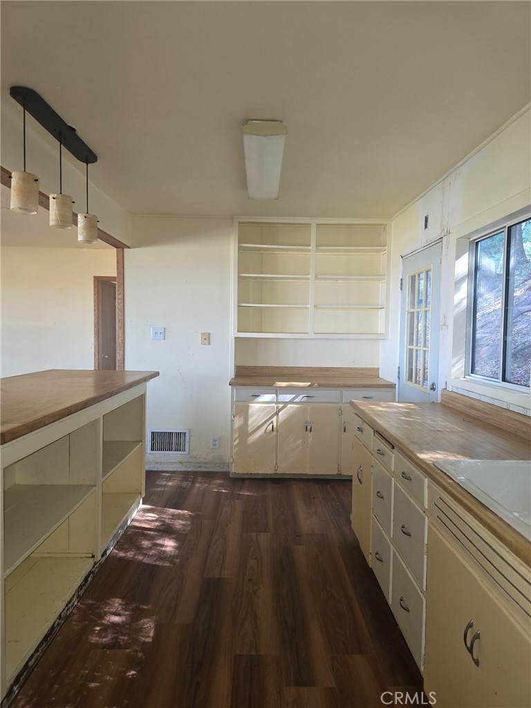 629 Chateau Property Photo 14
