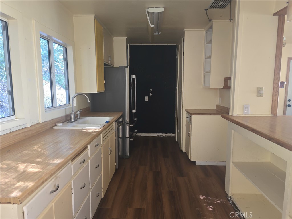 629 Chateau Property Photo 15