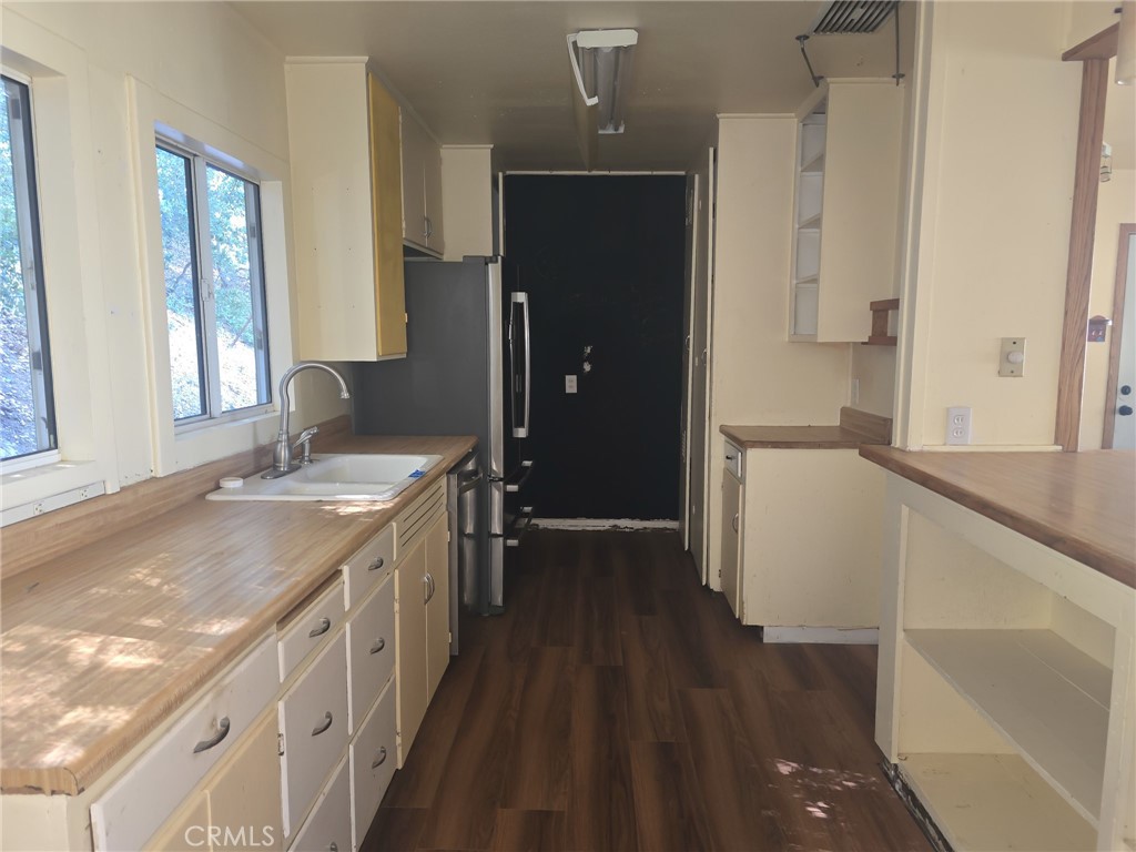 629 Chateau Property Photo 15