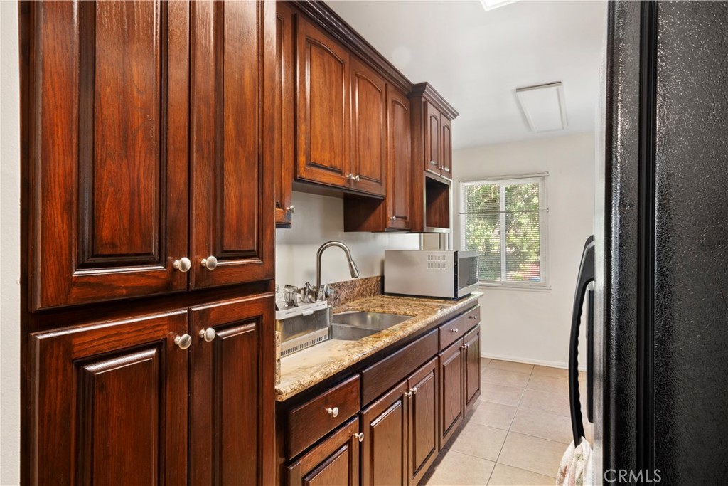 308 S Campus Avenue Property Photo 23