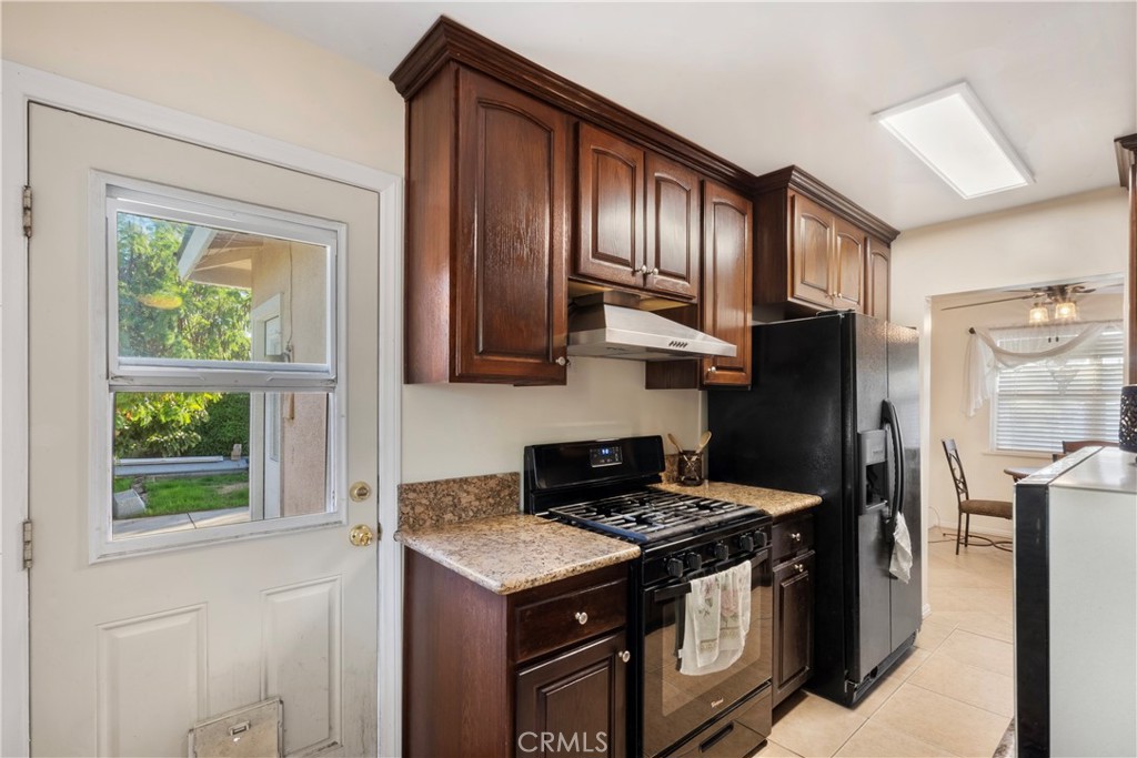 308 S Campus Avenue Property Photo 25