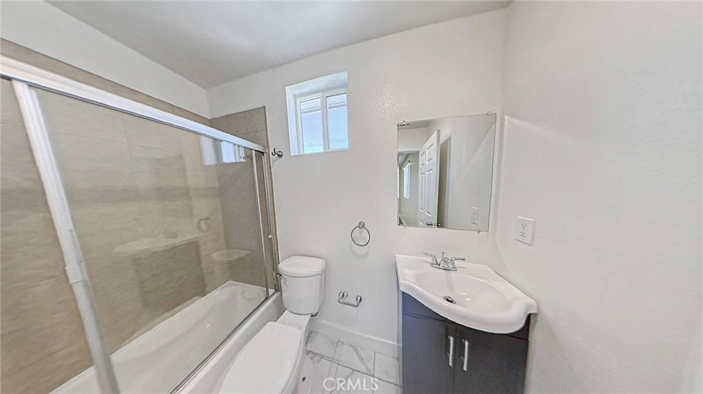 630 W 79th Property Photo 10