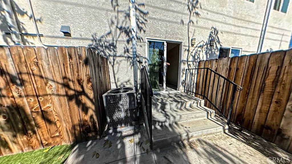 630 W 79th Property Photo 12