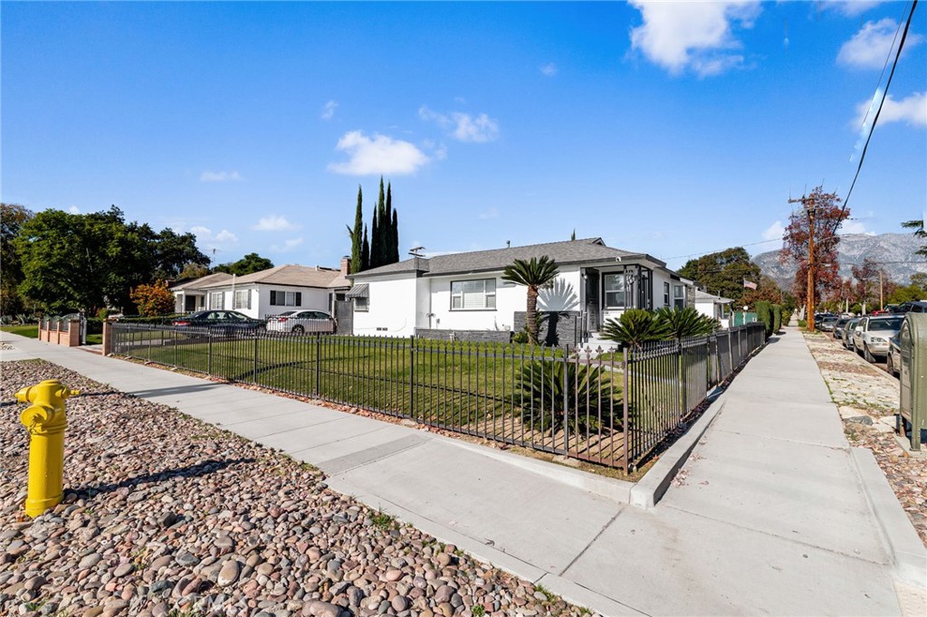 587 E Arrow Property Photo 3