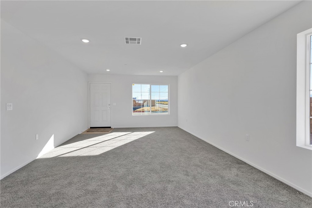 10110 Kemper Avenue Property Photo 6