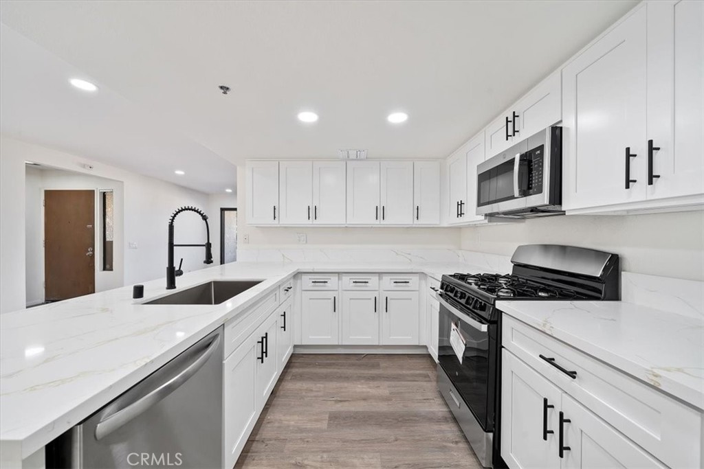 200 E Racquet Club 72 Property Photo 6