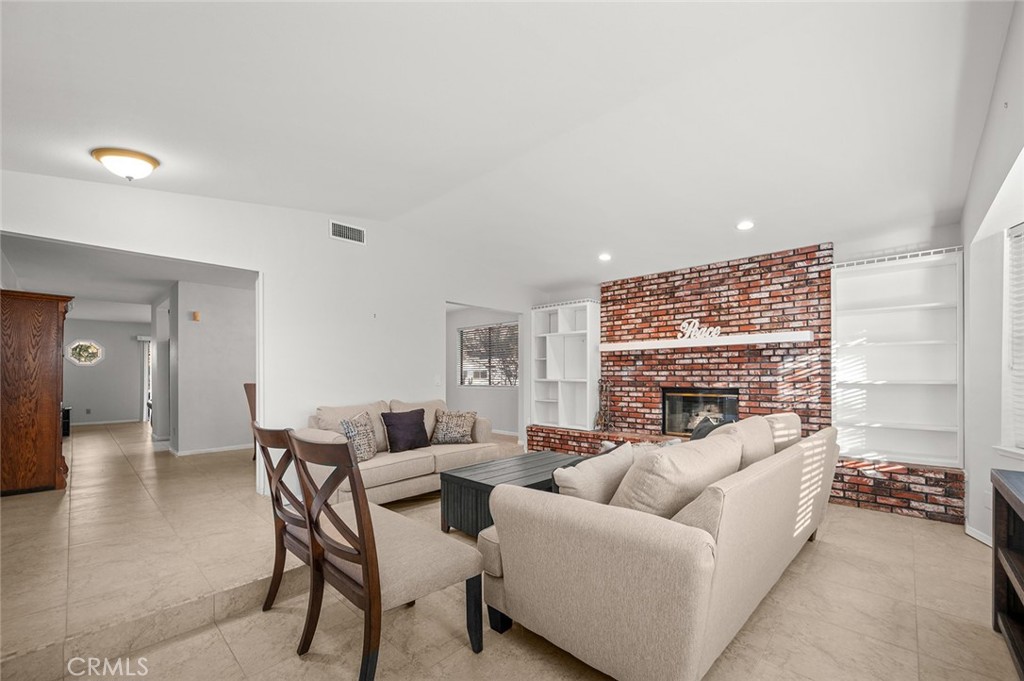 64616 Spyglass Avenue Property Photo 6