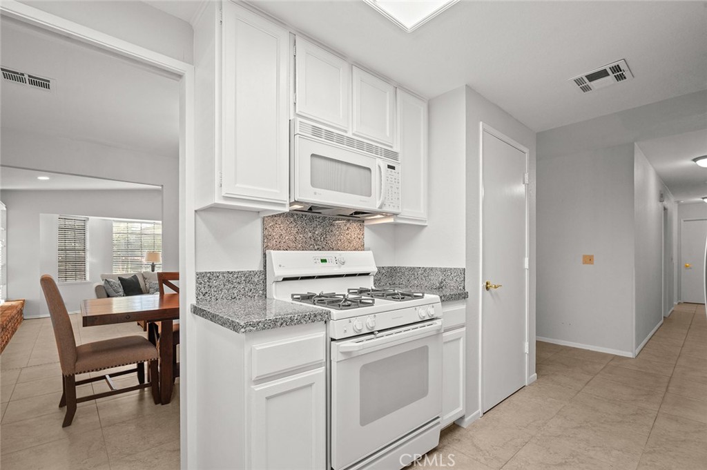 64616 Spyglass Avenue Property Photo 12