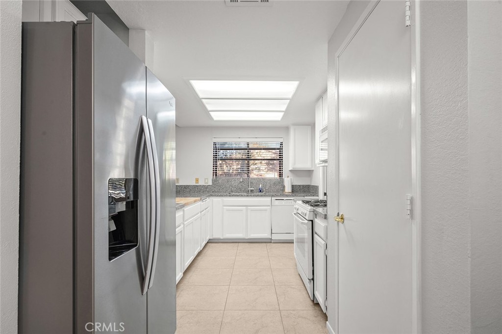64616 Spyglass Avenue Property Photo 13